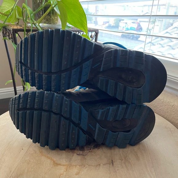 K-SWISS Shoes - Picture 3 of 4